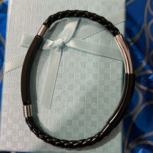 Cute Unisex accessory.l, black color. Can be adjusted.